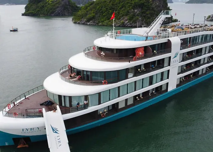 Botel Lyra Grandeur Cruise Ha Long