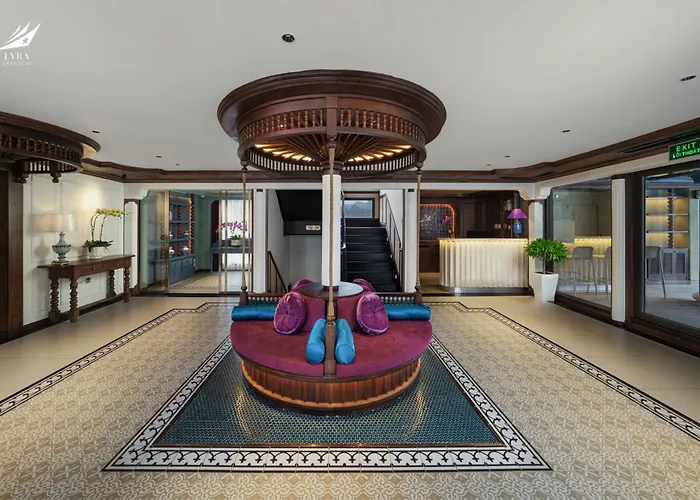 Lyra Grandeur Cruise Botel Ha Long