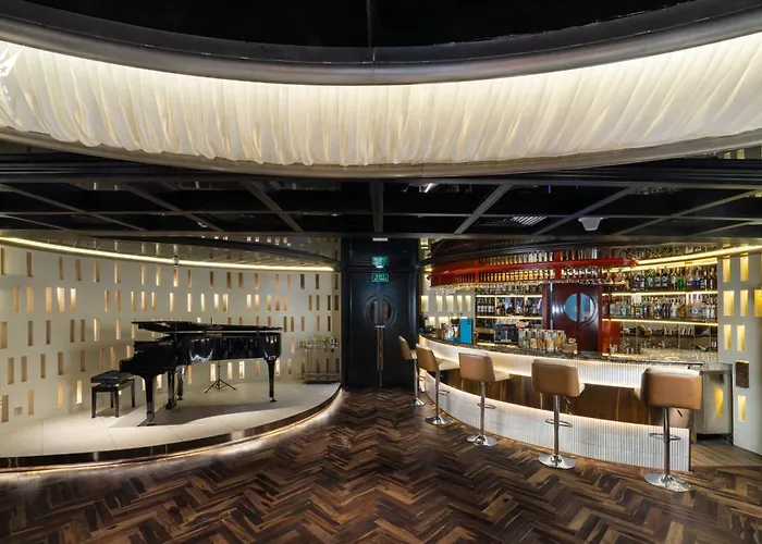 Lyra Grandeur Cruise Botel Ha Long