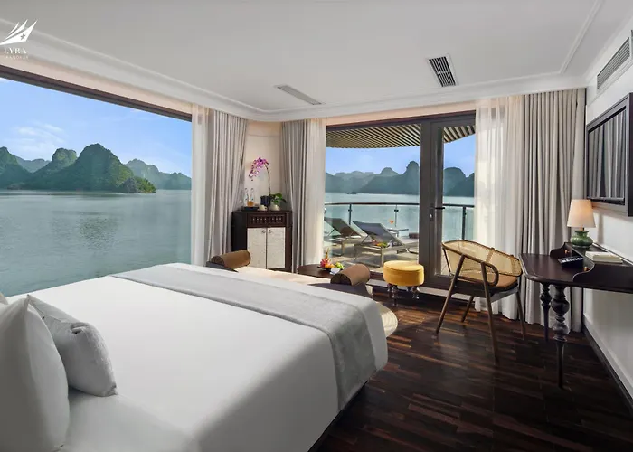Lyra Grandeur Cruise * Ha Long