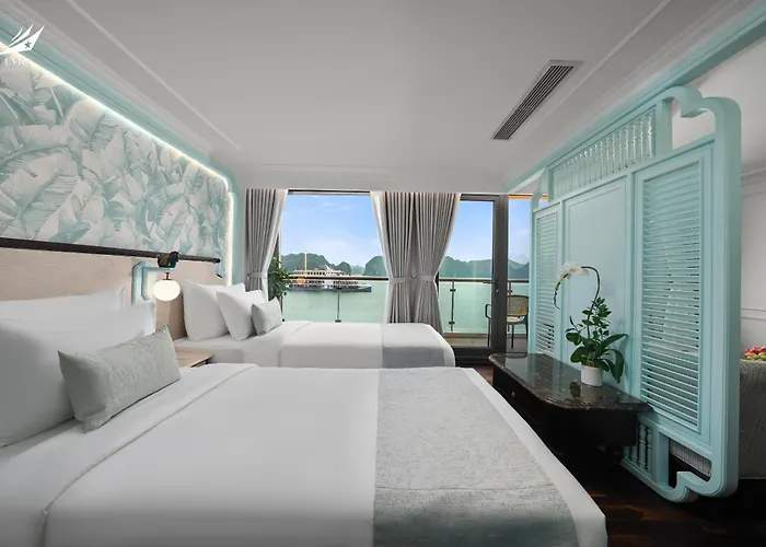 Lyra Grandeur Cruise Botel *