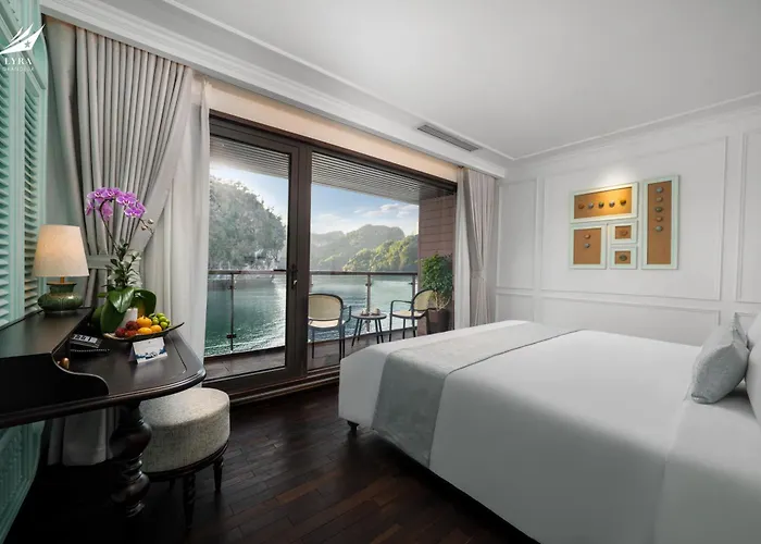 Lyra Grandeur Cruise Ha Long