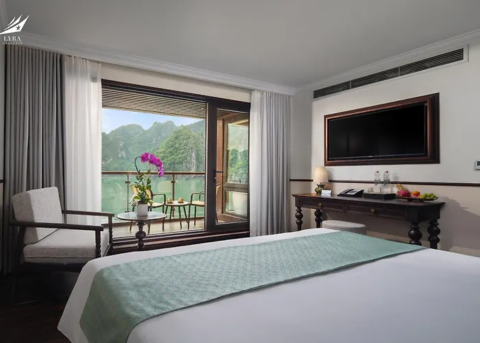 Lyra Grandeur Cruise Botel Ha Long