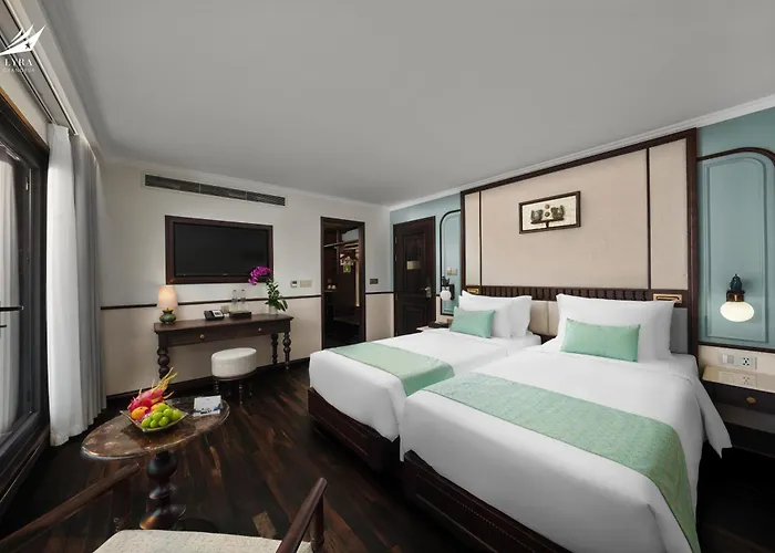 Lyra Grandeur Cruise * Ha Long