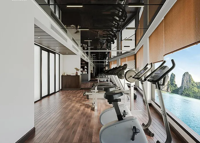 Lyra Grandeur Cruise Botel Ha Long