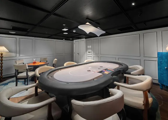 Lyra Grandeur Cruise Botel *