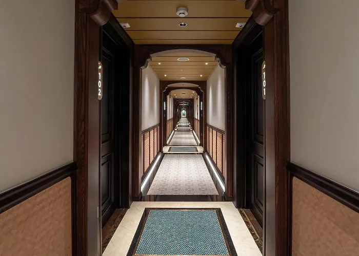 Botel Lyra Grandeur Cruise