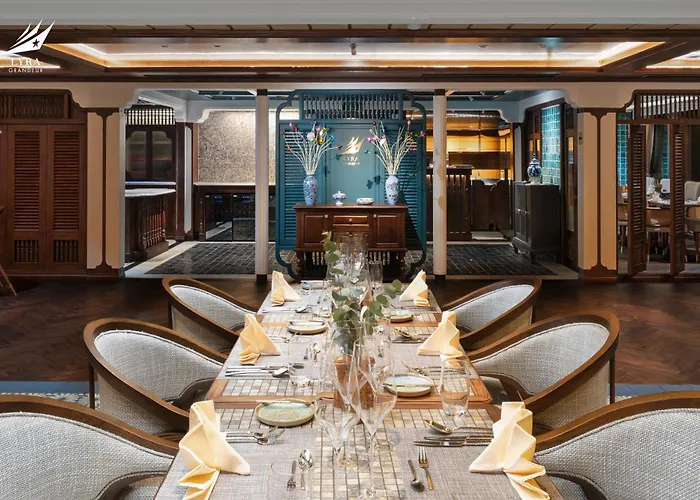 Botel Lyra Grandeur Cruise *