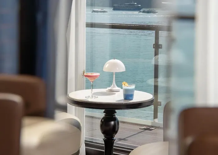 Botel Lyra Grandeur Cruise *