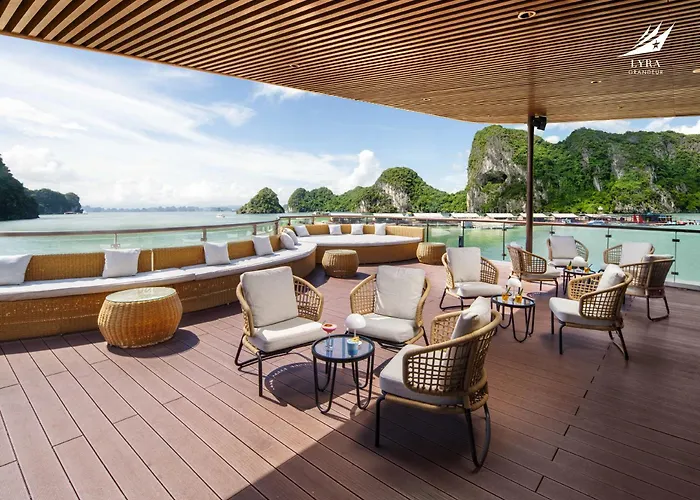 Botel Lyra Grandeur Cruise Ha Long